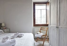 A Few Steps to The Duomo Beautiful 2BD Apt