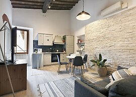 A Few Steps to The Duomo Beautiful 2BD Apt