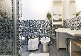 A Few Steps to The Duomo Beautiful 2BD Apt