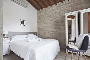 A Few Steps to The Duomo Beautiful 2BD Apt