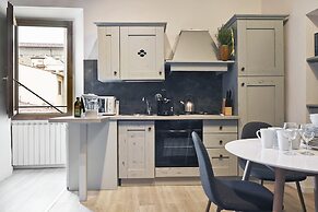 A Few Steps to The Duomo Beautiful 2BD Apt