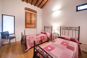 Central Location in Florence Inviting 3BD Apt