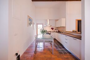 Central Location in Florence Inviting 3BD Apt