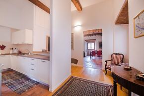 Central Location in Florence Inviting 3BD Apt