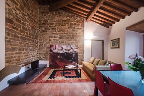 Central Location in Florence Inviting 3BD Apt