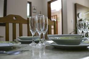 Apto 22E ar condicionado e ventilador, 2 quartos, churrasqueira, eleva