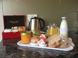 Mackenzie Apartments & Suites