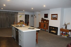 Mackenzie Apartments & Suites