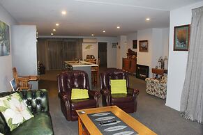 Mackenzie Apartments & Suites