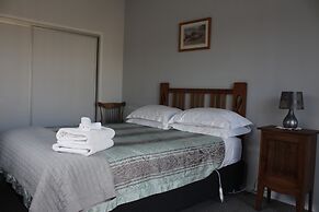 Mackenzie Apartments & Suites