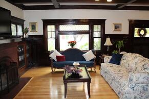 Lady Geneva Bed and Breakfast