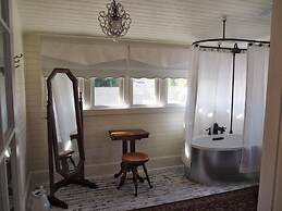 Lady Geneva Bed and Breakfast