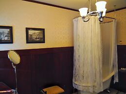 Lady Geneva Bed and Breakfast