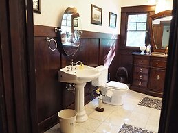 Lady Geneva Bed and Breakfast