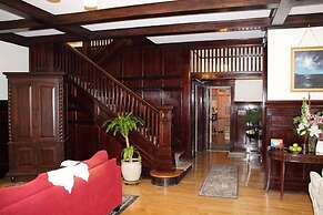 Lady Geneva Bed and Breakfast