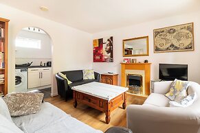 Charming Cosy Coach House in Fishponds, Bristol