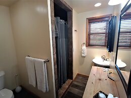 Yellowstone Riverside Cottages