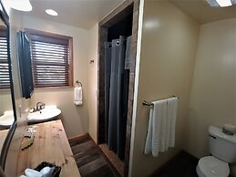 Yellowstone Riverside Cottages