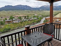 Yellowstone Riverside Cottages