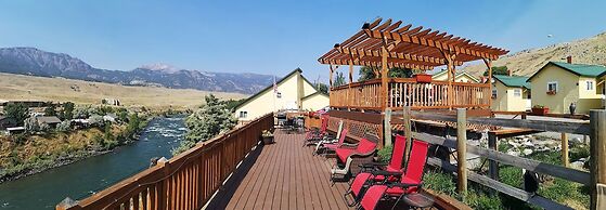 Yellowstone Riverside Cottages