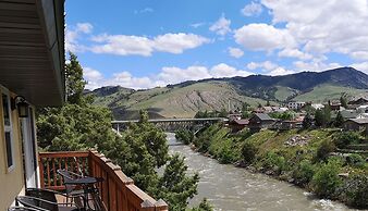 Yellowstone Riverside Cottages