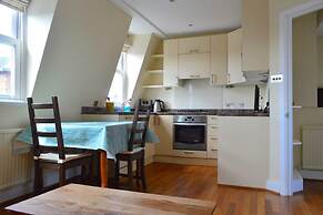 Lovely Top Floor Flat in Leafy Fulham