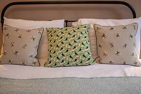 Beautifully Modernised New Town Home