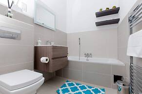 Beautifully Modernised New Town Home