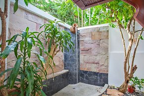 Unique Thai Style 4BR Pool Villa Nikkie