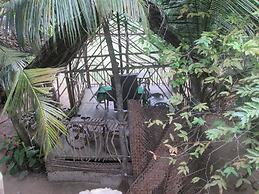 Dhanushka Guest House