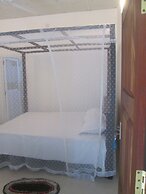 Dhanushka Guest House