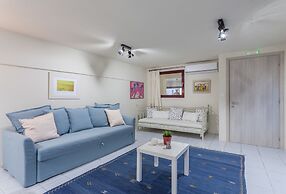 A Gift in the Heart of Monastiraki A