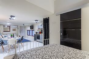 A Gift in the Heart of Monastiraki A