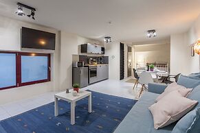 A Gift in the Heart of Monastiraki A