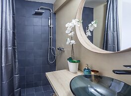 A Gift in the Heart of Monastiraki A