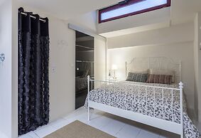 A Gift in the Heart of Monastiraki A