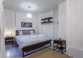 A Gift in the Heart of Monastiraki B