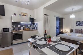 A Gift in the Heart of Monastiraki B