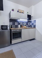 A Gift in the Heart of Monastiraki B