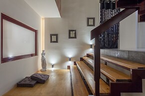 A Gift in the Heart of Monastiraki B