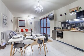 A Gift in the Heart of Monastiraki B