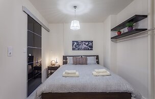 A Gift in the Heart of Monastiraki B