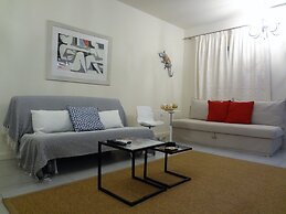 A Gift in the Heart of Monastiraki B