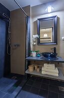 A Gift in the Heart of Monastiraki B