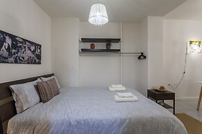 A Gift in the Heart of Monastiraki B