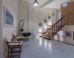 A Gift in the Heart of Monastiraki B