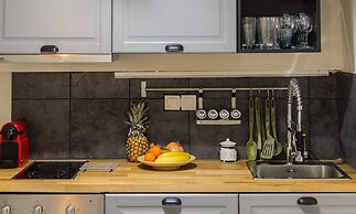 A Gift in the Heart of Monastiraki B