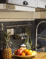 A Gift in the Heart of Monastiraki B