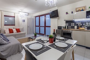 A Gift in the Heart of Monastiraki B