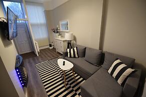 First - Slateford House Apartment